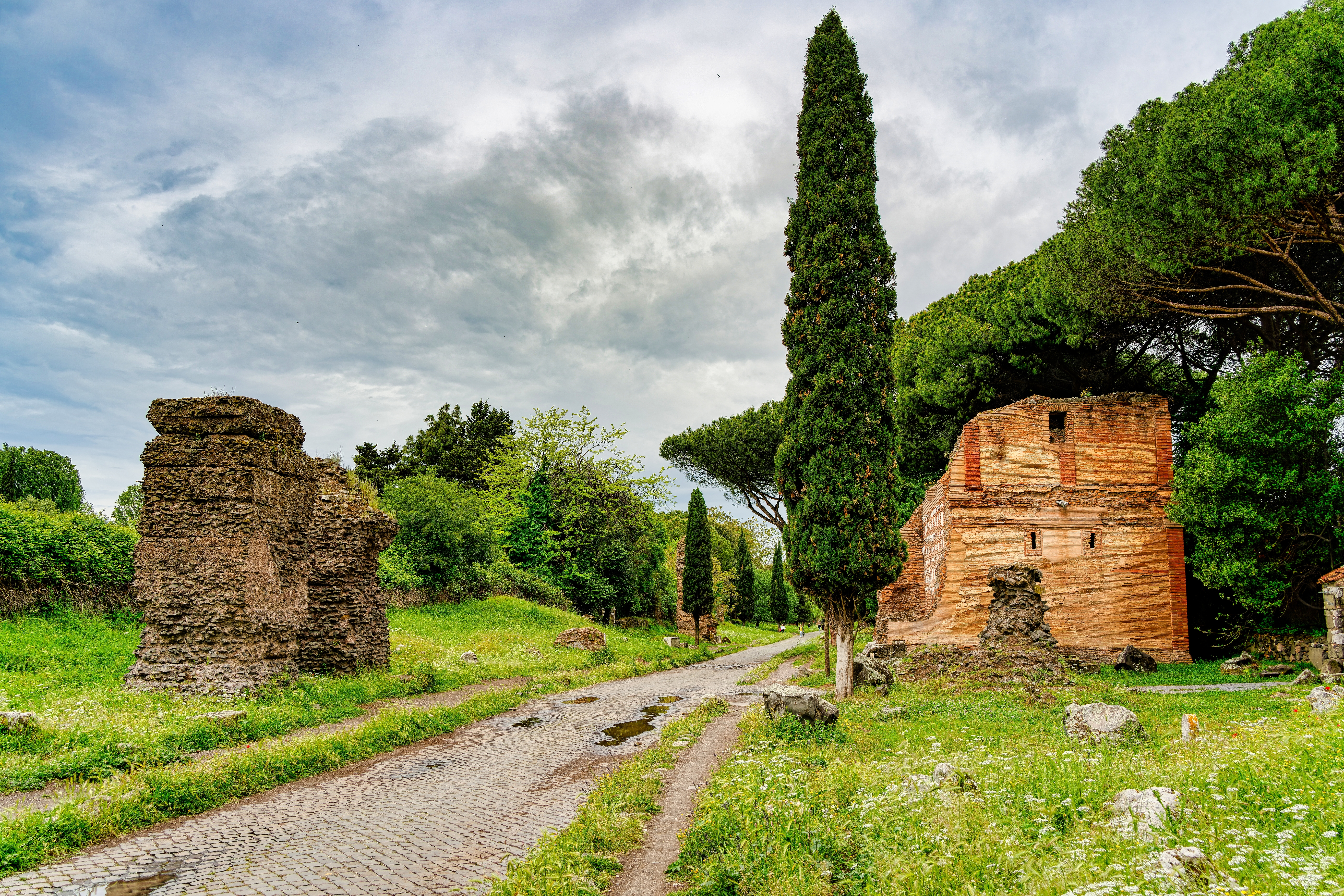 Appia Antica. Shutterstock-Photo by Paolo Borella